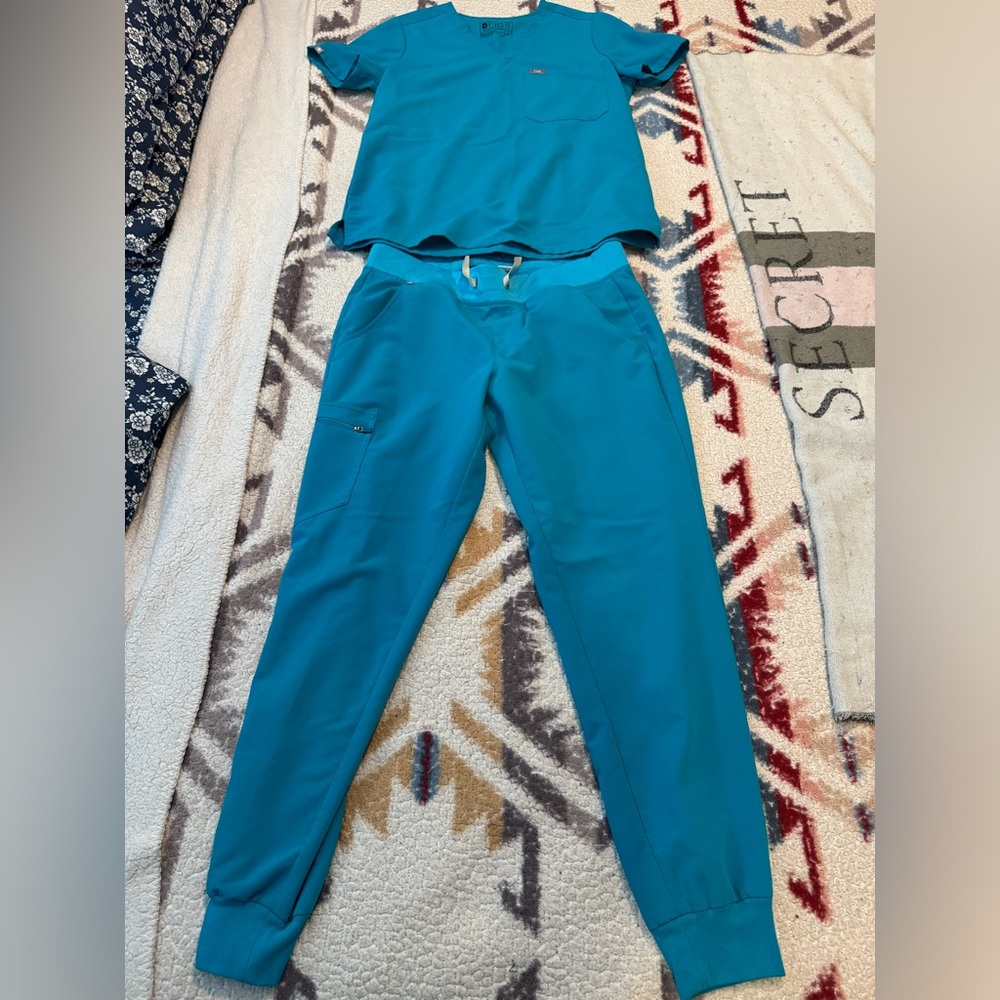 Women’s Figs Scrub Set size M